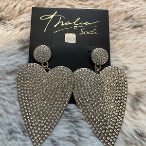 ✨Macy's x Thalia Sparkling Gold Pavé Heart Earrings✨